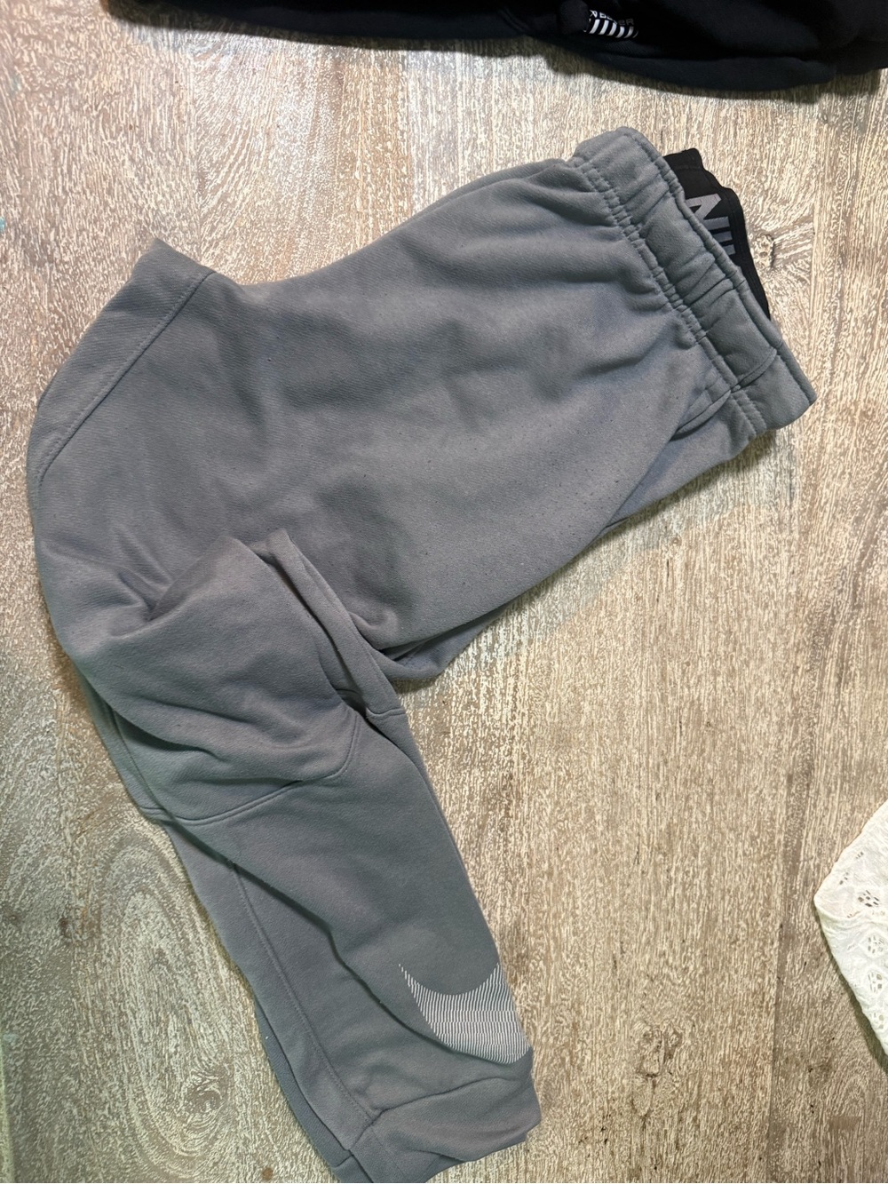 Men’s Gray Nike Sweatpants with Elastic Waist